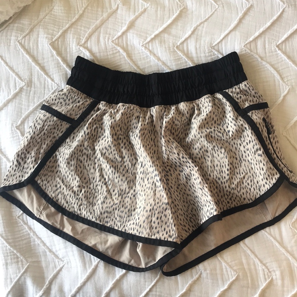 LULULEMON CINCHED WAIST COMFY SHORTS